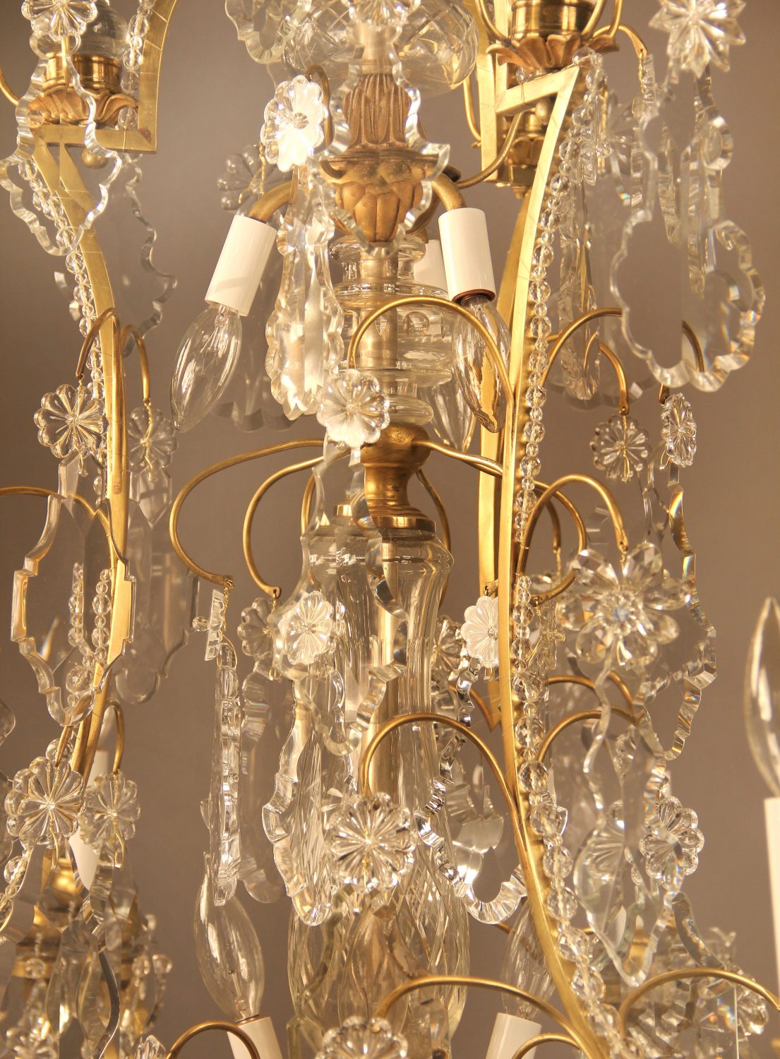 A Fine Late 19th Century Gilt Bronze and Crystal Twelve Light Chandelier - Image 3