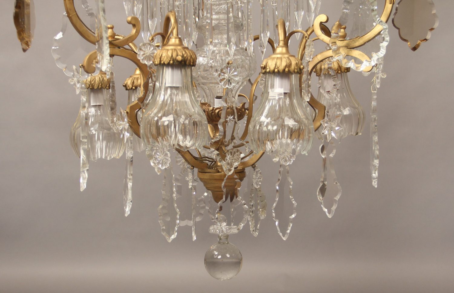 A Nice Early 20th Century Gilt Bronze and Crystal Nine Light Chandelier - Image 4