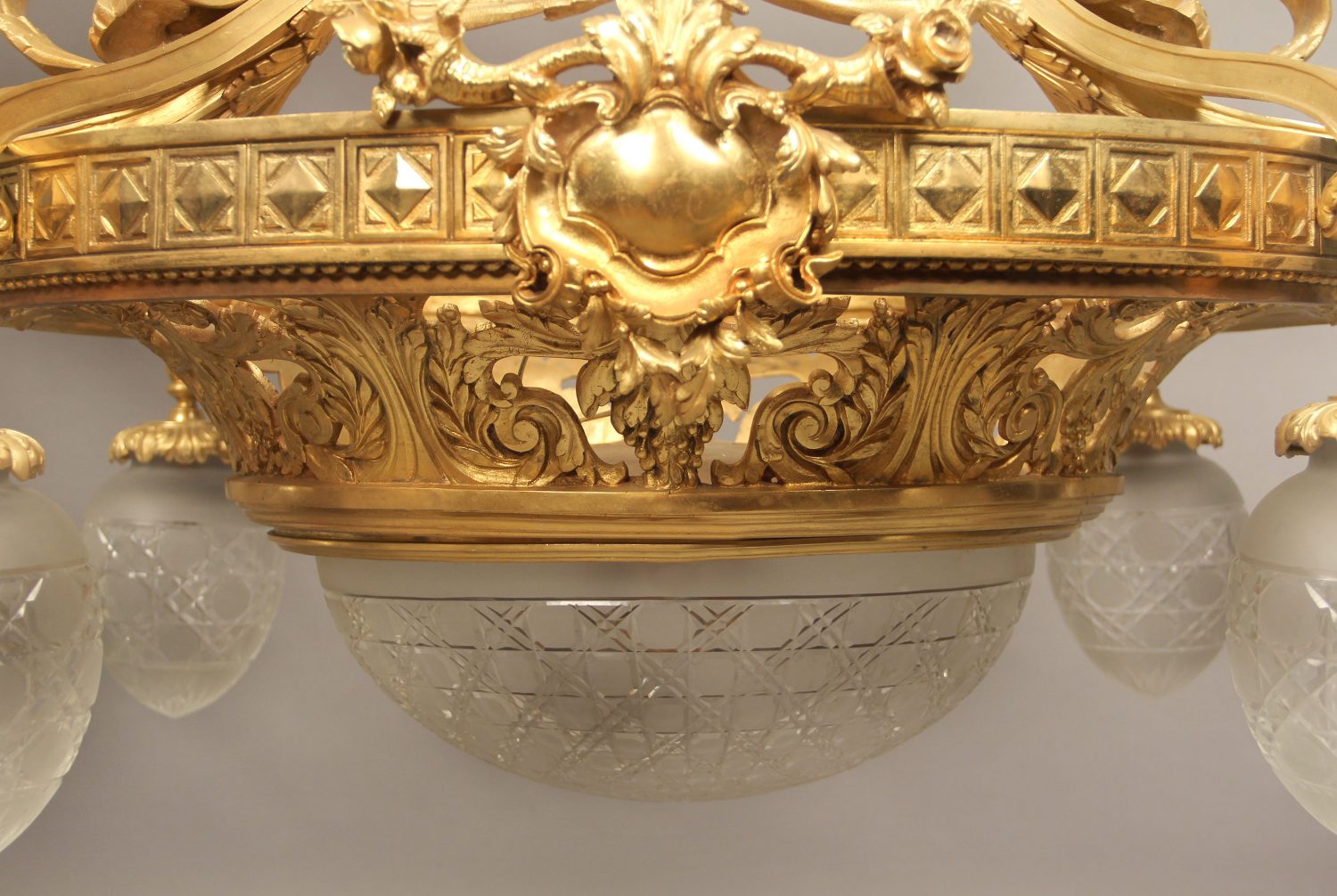 A Wonderful Early 20th Century Gilt Bronze Ten Light Chandelier - Image 2