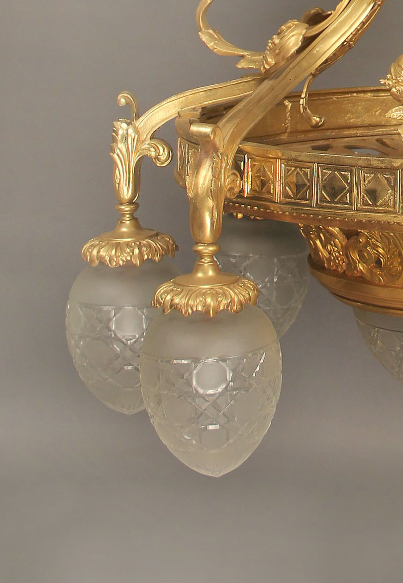 A Wonderful Early 20th Century Gilt Bronze Ten Light Chandelier - Image 5