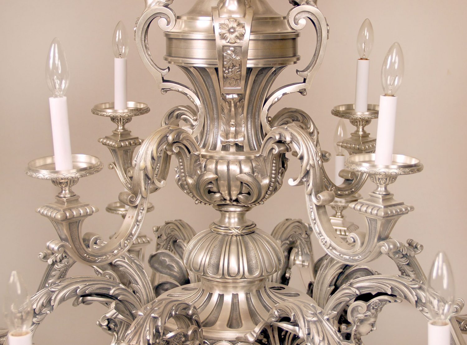 A Fantastic Late 19th Century Silvered Bronze Twelve Light Chandelier - Image 3