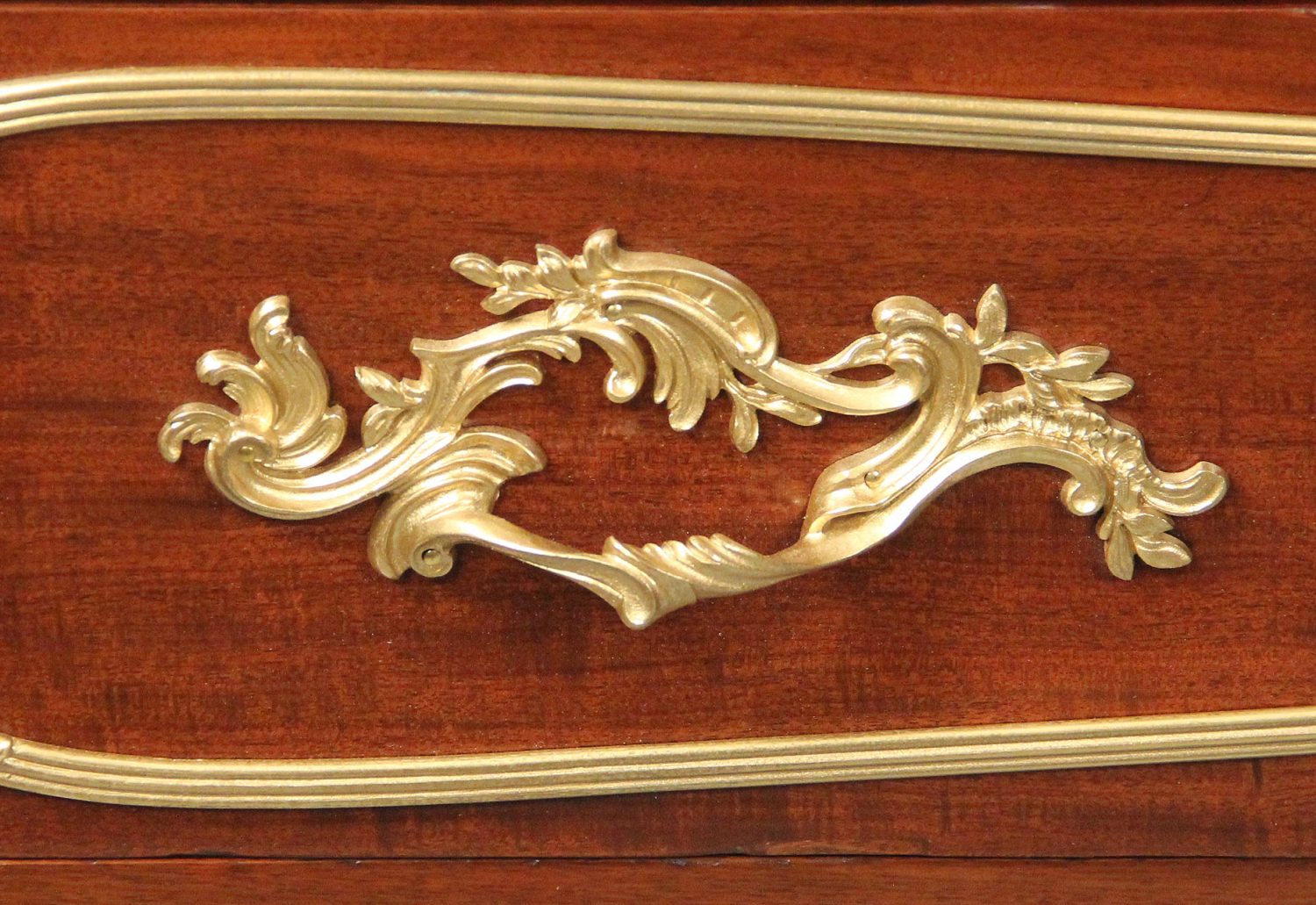 An Early 20th Century Gilt Bronze Mounted Louis XV Style Chest of Drawers By François Linke - Image 4