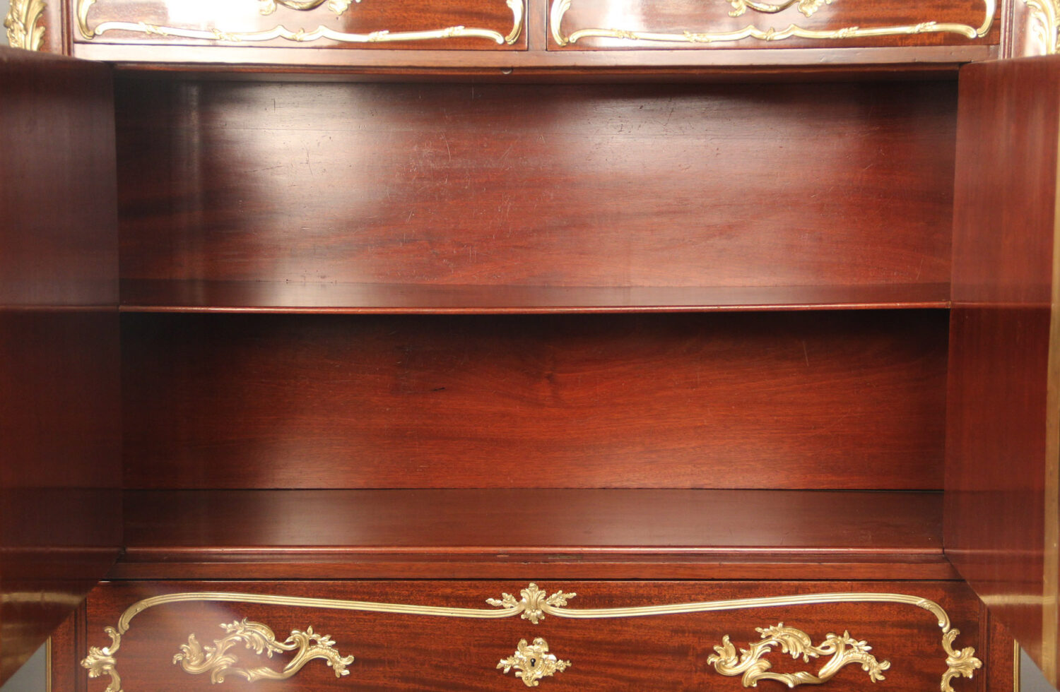 An Early 20th Century Gilt Bronze Mounted Louis XV Style Chest of Drawers By François Linke - Image 5